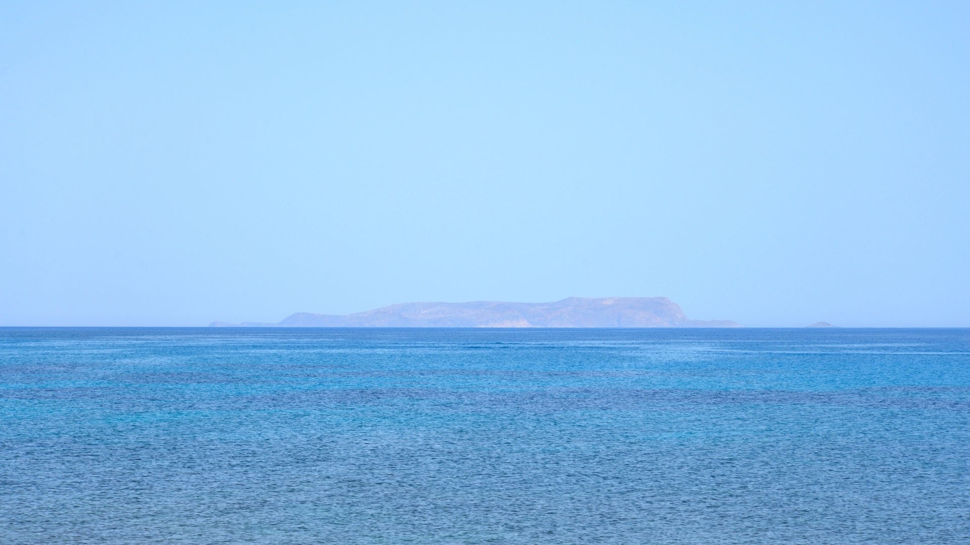 Diving into the waters of Dia Island